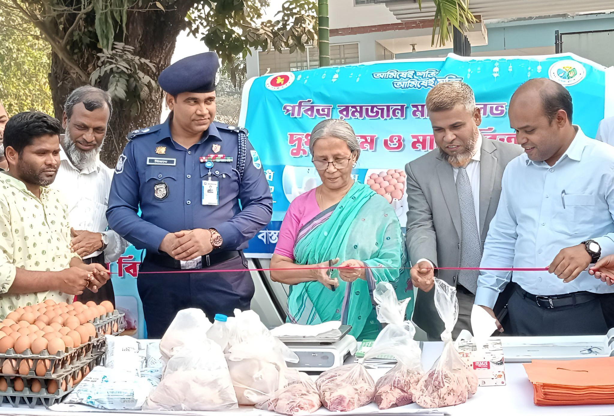 সারা বছরই সূলভ মূল্যে পণ্যসামগ্রী বিক্রি করা হবে মৎস্য ও প্রাণিসম্পদ উপদেষ্টা