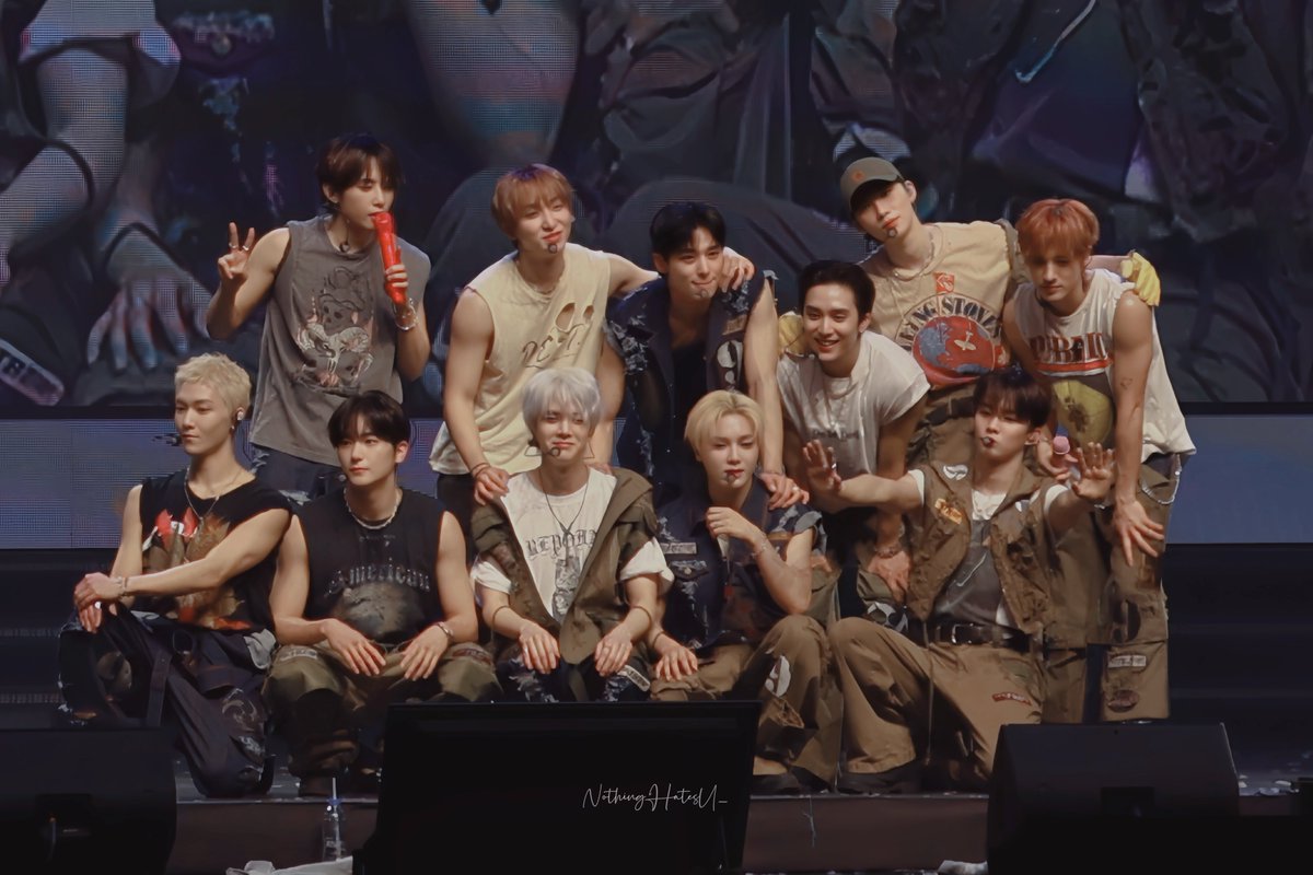 NothingHatesU_'s tweet photo. 250301 아돌라 마카오

가족사진 찰칵📷

#더보이즈 #THEBOYZ #ドボイズ https://t.co/e9qGaNW9fY