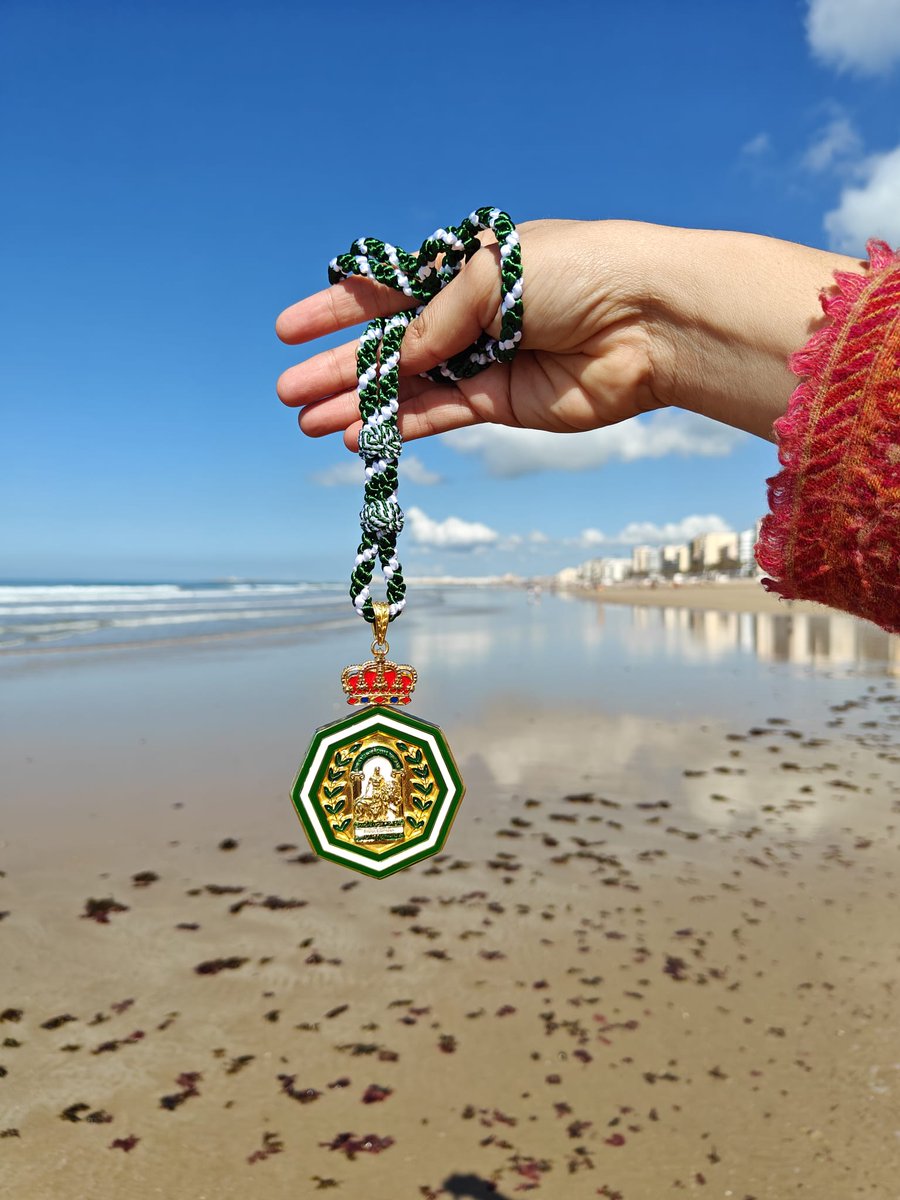 Con tu mar y tu océano, tus ríos y paisajes, tus bosques y montañas que me enamoraron.

Tu gente, tus calles, tu cultura, tu arte y tu piedra ostionera que me conquistaron.

Sin saberlo, vine para quedarme, y para volver a ti. 

(1/3)