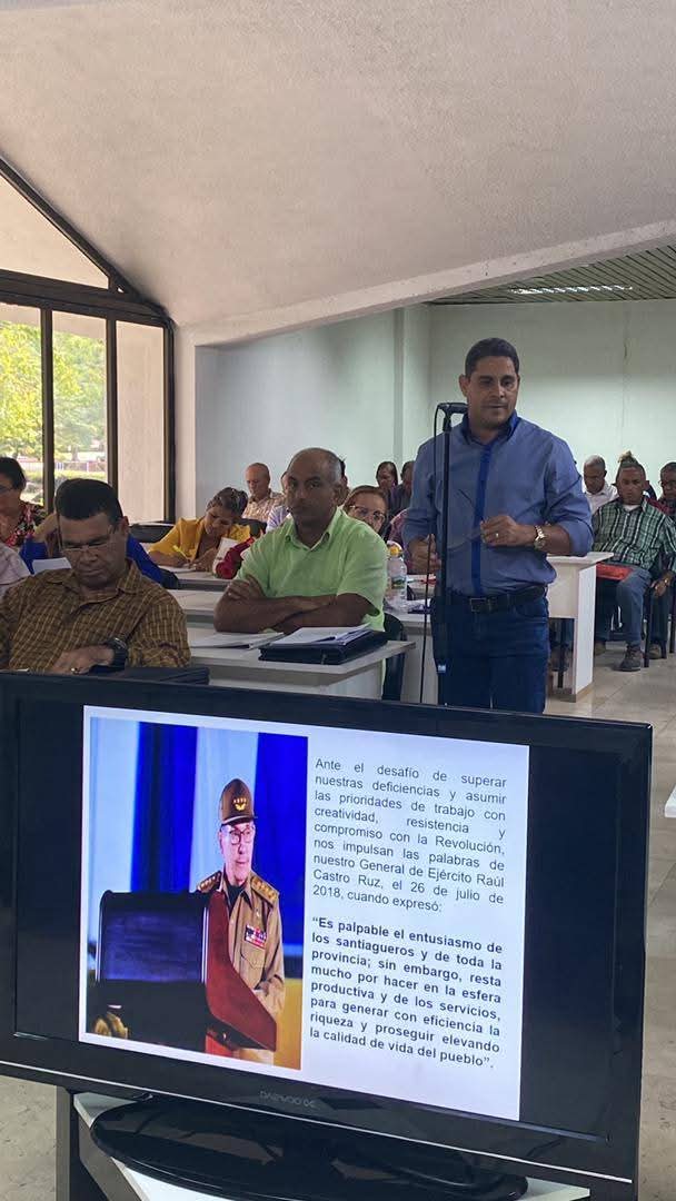 ManuelRAlfaro's tweet photo. En la provincia Santiago de Cuba se realiza Consejo de Gobierno Provincial donde se debatieron y se hicieron propuesta de temas de interés para la vida económico social de nuestra provincia #Contramaestre #SantiagodeCuba https://t.co/bmXYetSlMQ