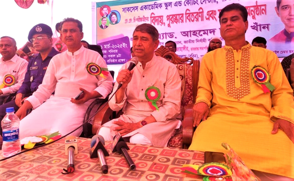 আগামি ৫ ডিসেম্বর নির্বাচন হলে ভালো হয় : আহমেদ আযম খান