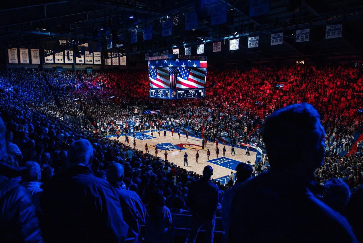 FansOfKU's tweet image. Happy Birthday to the best venue in college hoops: Allen Fieldhouse! 70 years ago today, KU beat K-State in the 1st game ever played at Allen Fieldhouse! 🔴🔵