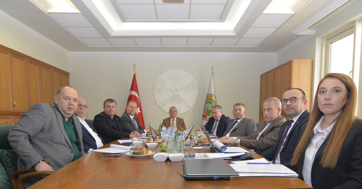 CanakkaleTB's tweet photo. BAŞKAN DENİZ, MARMARA ÜPAK YÖNETİM KURULU TOPLANTISINA KATILDI. 
@marmaraupak 
 https://t.co/sOMhBxBYXF https://t.co/Ws2I76E0PF