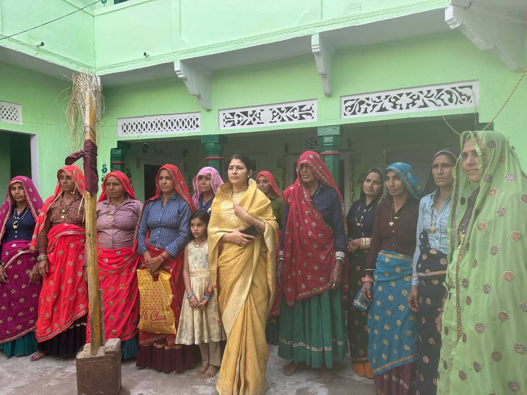 सवाईमाधोपुर विधानसभा परिवार के ग्राम शेषा में रामस्वरूप सरपंच जी के भाई के सुपुत्र मुनेश मीना के वैवाहिक कार्यक्रम में शामिल होकर शुभकामनाएं प्रेषित की।
#Sawaimadhopur #Vidhansabha