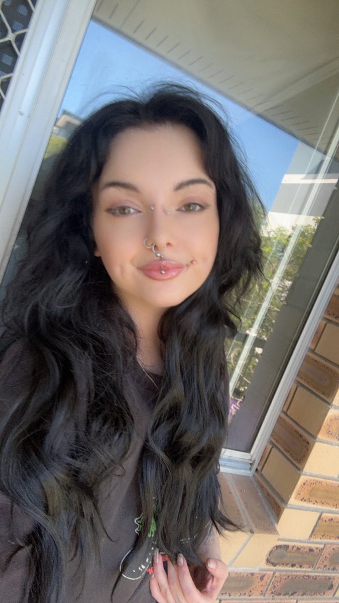 billzebubz's tweet image. well, it’s been like 4 years since i was on this acc so here’s an update on what i look like now 🙂‍↕️🙂‍↕️