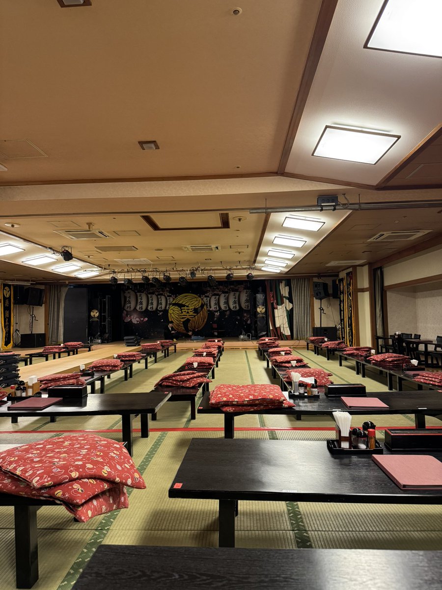 初日終わりましたー

1年ぶりの川越
自分自身もっと張り切らないとな

やるぞ！

総座長＆花形
密談中