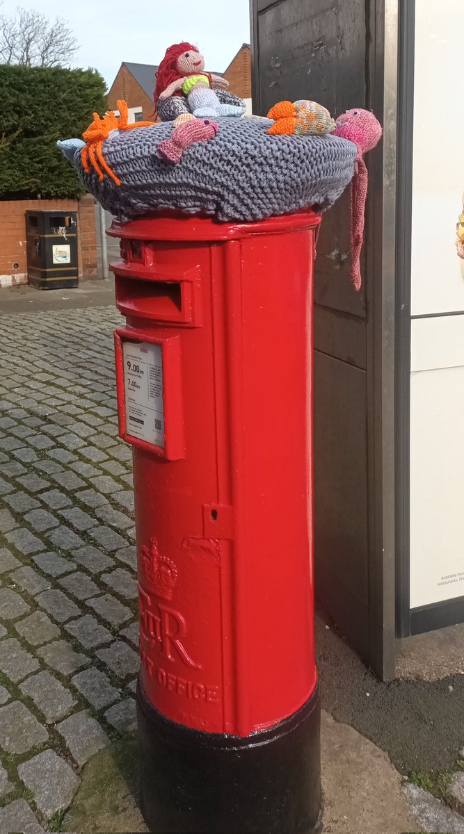#PostboxSaturday #Newbigginbythesea #Northumberland Another charming topper on the #Coast 🧜🏻‍♀️🦑🐚🌊⛱️🌞