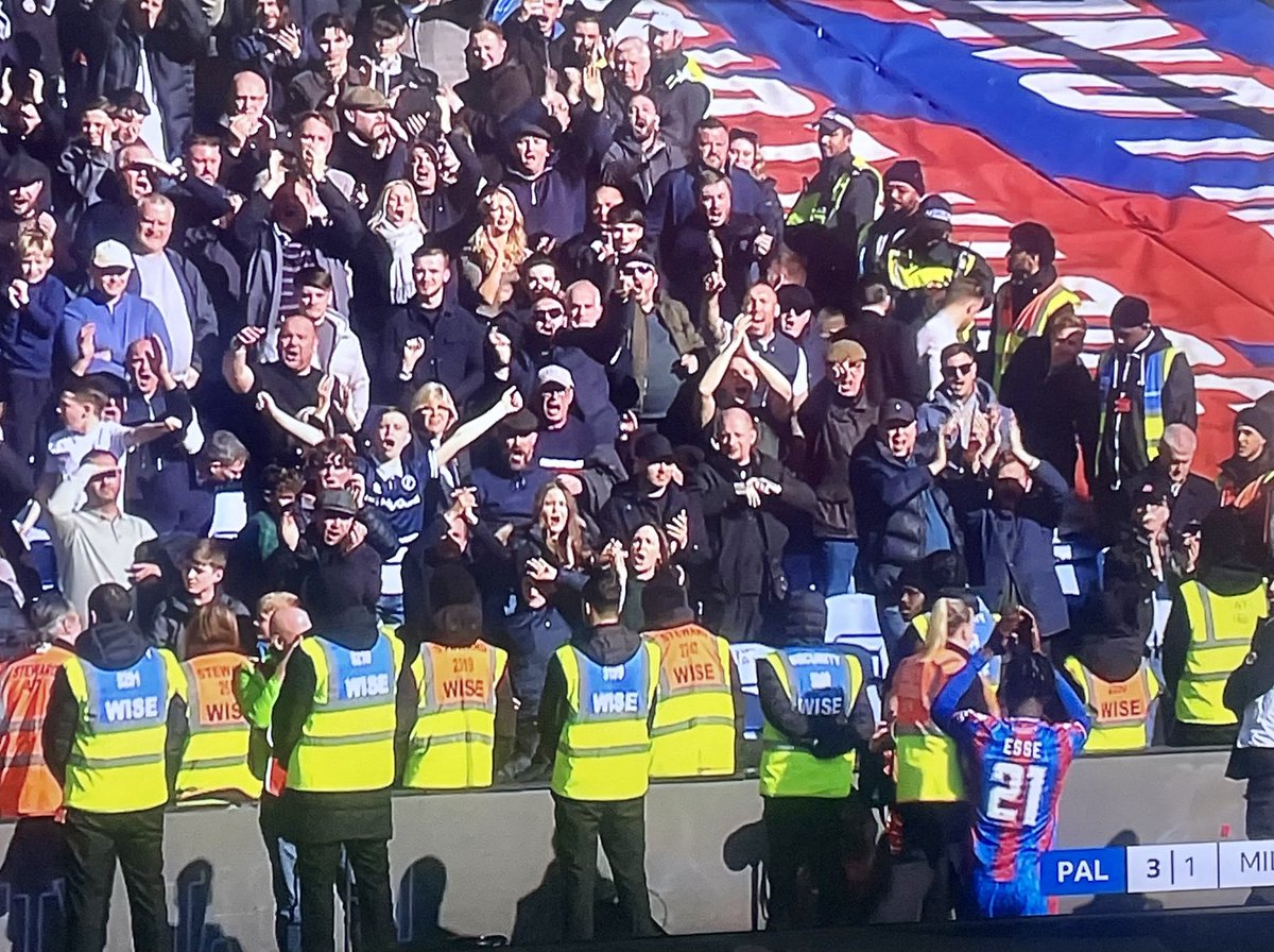 He’s one of our own … #Millwall fans and Esse applaud each other
