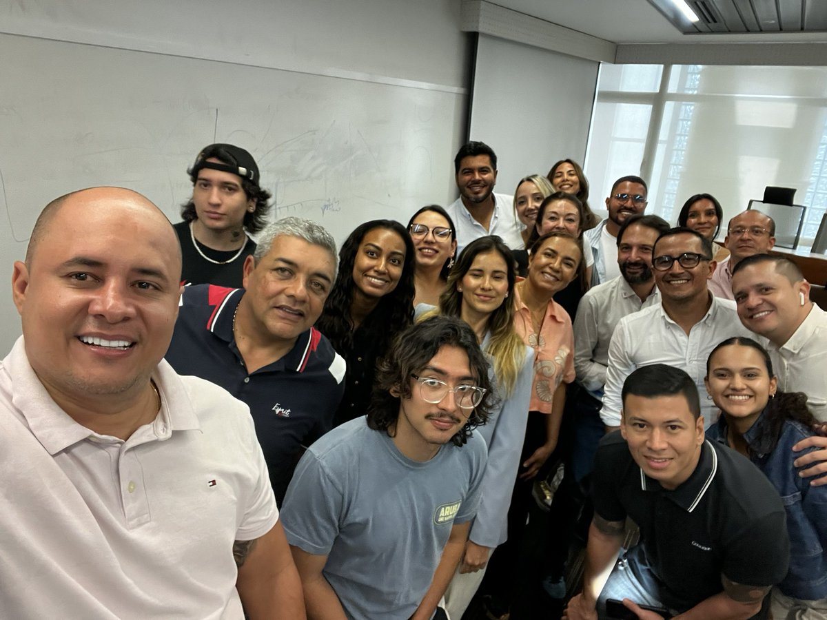 El dia de ayer tuvimos a la fantástica profesora Claudia Avellaneda de <a href="/IUONeill/">O'Neill School of Public and Environmental Affairs</a> dando una master class en mi curso de Instrumentos de Intervención Públicos de la <a href="/mgppeafit/">Maestría en Gobierno y Políticas Publicas</a> <a href="/FEG_EAFIT/">Finanzas, Economía y Gobierno</a> <a href="/EAFIT/">Universidad EAFIT</a>. 
En esta sesión no sólo habló de los resultados de sus numerosas y valiosas
