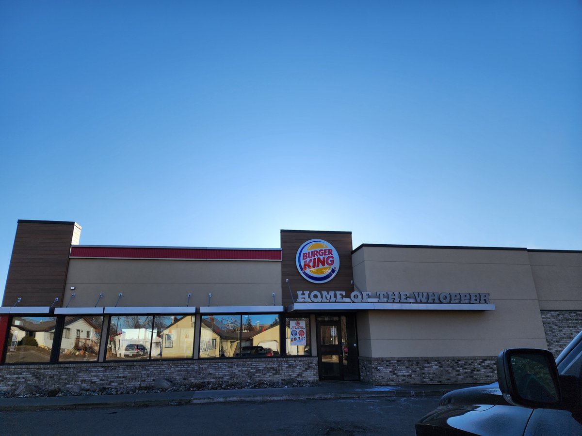 'Coffee with the Coaches' is live from Burger King this morning at 9 am!

Listen here: player.listenlive.co/64111