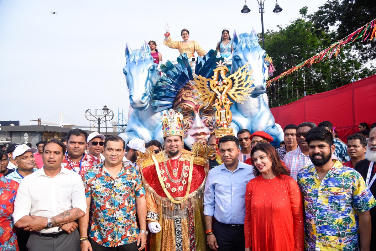 RohanKhaunte's tweet image. VIVA CARNAVAL !
All Roads lead to Panaji today(1-March-2025) as the Grand Goan Carnival begins with a Riot of Colours, Thematic Tableau’s, Foot Tapping Music and Electrifying Dance Performances.

#Carnival2025 #vivacarnival #goatourism