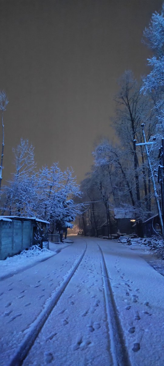 thiyafarms's tweet photo. #Snowfall: A Welcome, Yet Incomplete Relief

Finally, the much-awaited snowfall graced our region, bringing a sense of joy and relief after a prolonged dry spell! https://t.co/LZOTz248GV