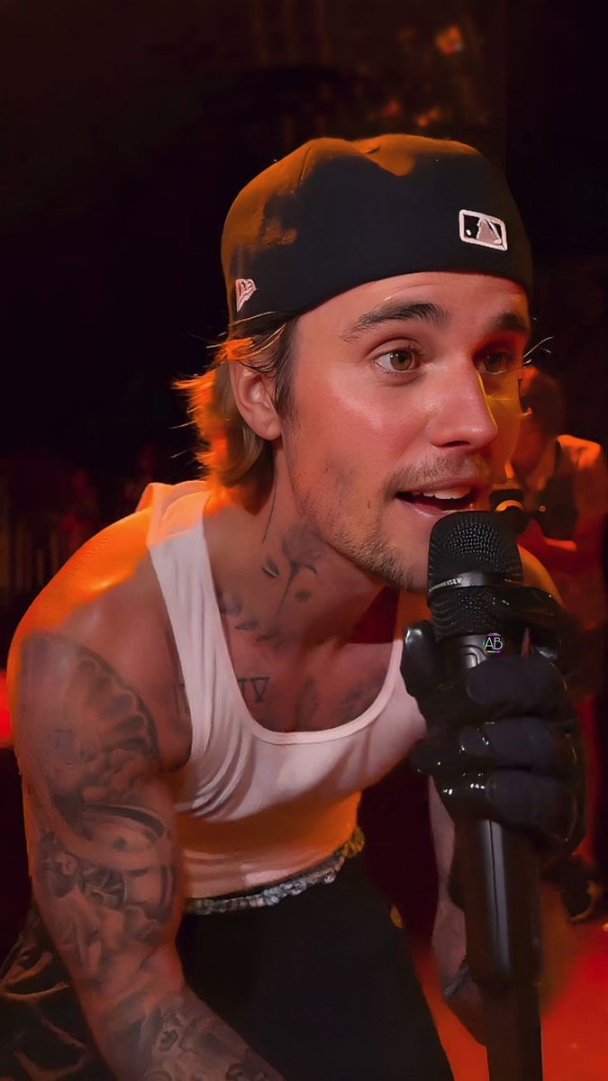 itwasmaroonv's tweet photo. feliz cumpleaños al amor de mi vida Justin Bieber https://t.co/6cQcFVGxf2