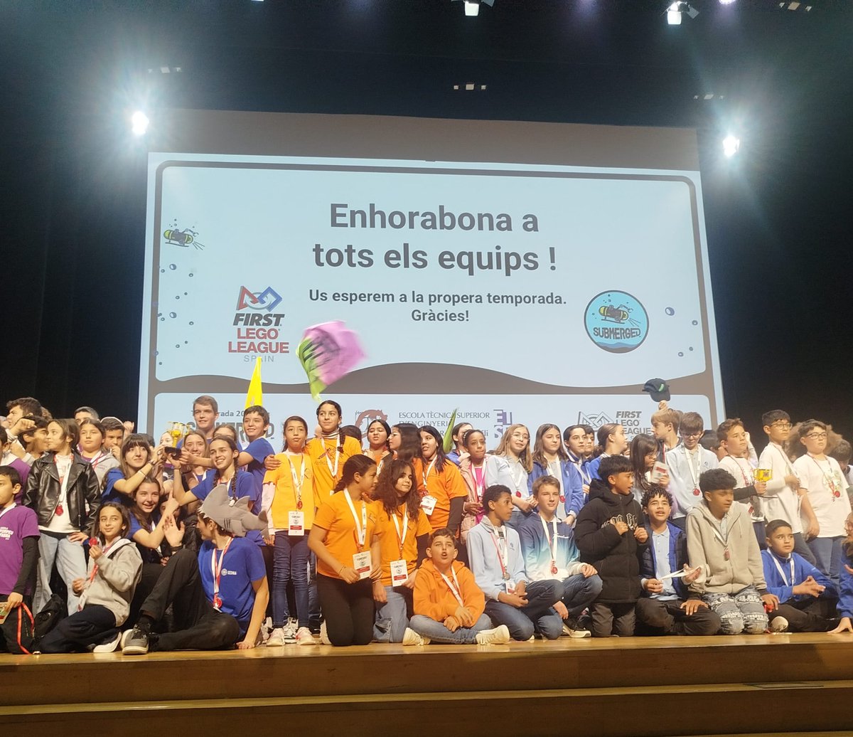 reus_cat's tweet photo. Matí de ciència, tecnologia i diversió a la First Lego League. En aquesta edició han participat 359 joves organitzats en 48 equips procedents de 19 centres educatius i entitats de la demarcació 🧩🎊

Enhorabona a tots els equips participants ! @universitatURV @FLLTgn_Reus! https://t.co/RRsyJukfWQ