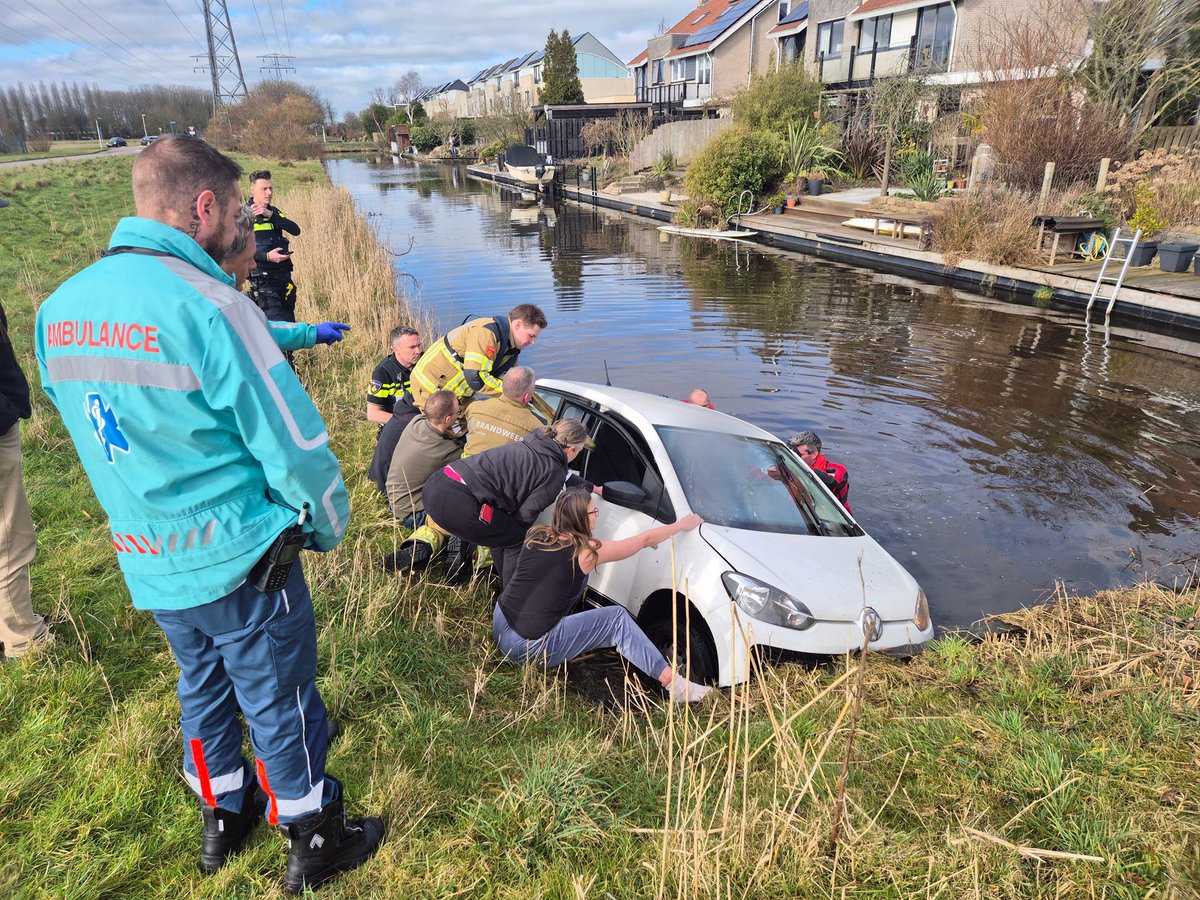 Voertuig te water in Goutum na onwelwording bestuurder