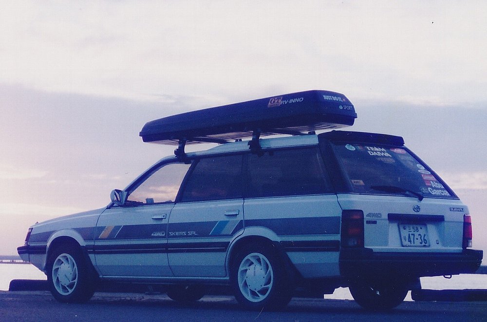 xjrxMHTamYN2ldR's tweet photo. 1994年に初めてスバル車を乗り
現在まで8台乗り継いでいます。
#4WD #ステーションワゴン が基本で
最初は #限定車 の #AL5
#レオーネツーリングワゴン で始まり
#AL7
#レガシィツーリングワゴン へシフトし
#BF5B
#BH5C
#BF5C
#BP5B
今は2台所有で
#サンバートラック
#TT2
#ディアスワゴン
#TW2 https://t.co/RumbnWj6sx