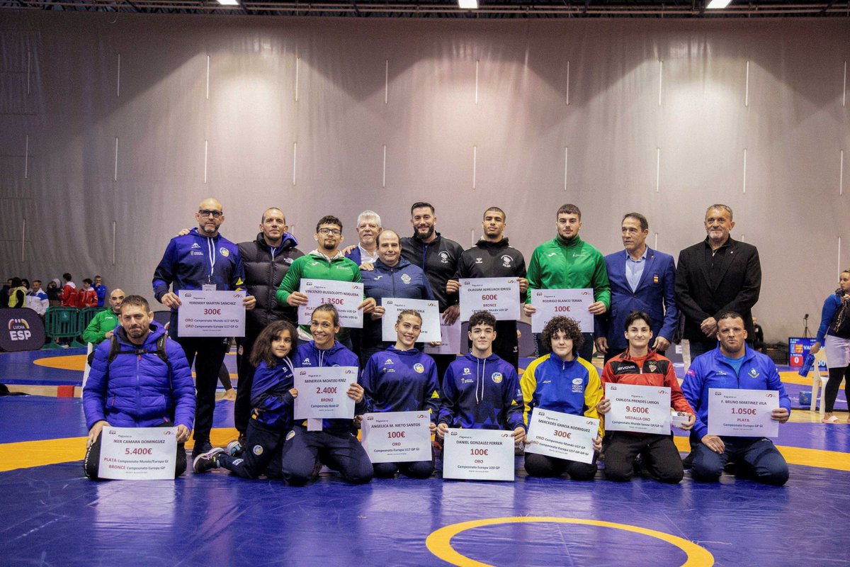 Antes del inicio del #CEGrappling25 para categoría senior, <a href="/deportegob/">CSD</a> y #LuchaESP 🇪🇸 han premiado a todos los deportistas que en 2️⃣0️⃣2️⃣4️⃣ consiguieron grandes resultados internacionales para el país 🔝

¡Enhorabuena por vuestra dedicación, pasión y méritos! 🎩