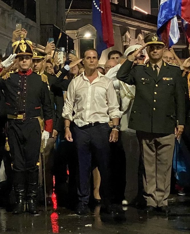 Esta imagen lo dice todo y gráfica todo su mandato. Poniendo la cara, poniendo cuerpo y alma para el País pasara lo que pasara. Gracias <a href="/LuisLacallePou/">Luis Lacalle Pou</a> .