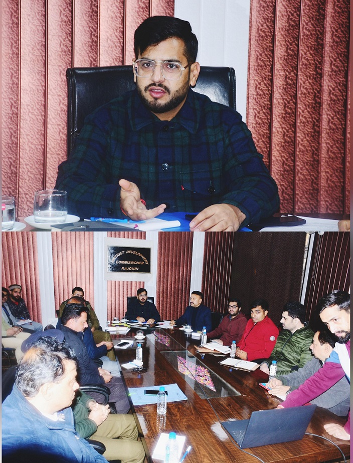 JammuTribune's tweet image. DC reviews #arrangements for #Ramadan in Rajouri district

District level #ControlRoom established to address public issues

@DioRajouri @diprjk