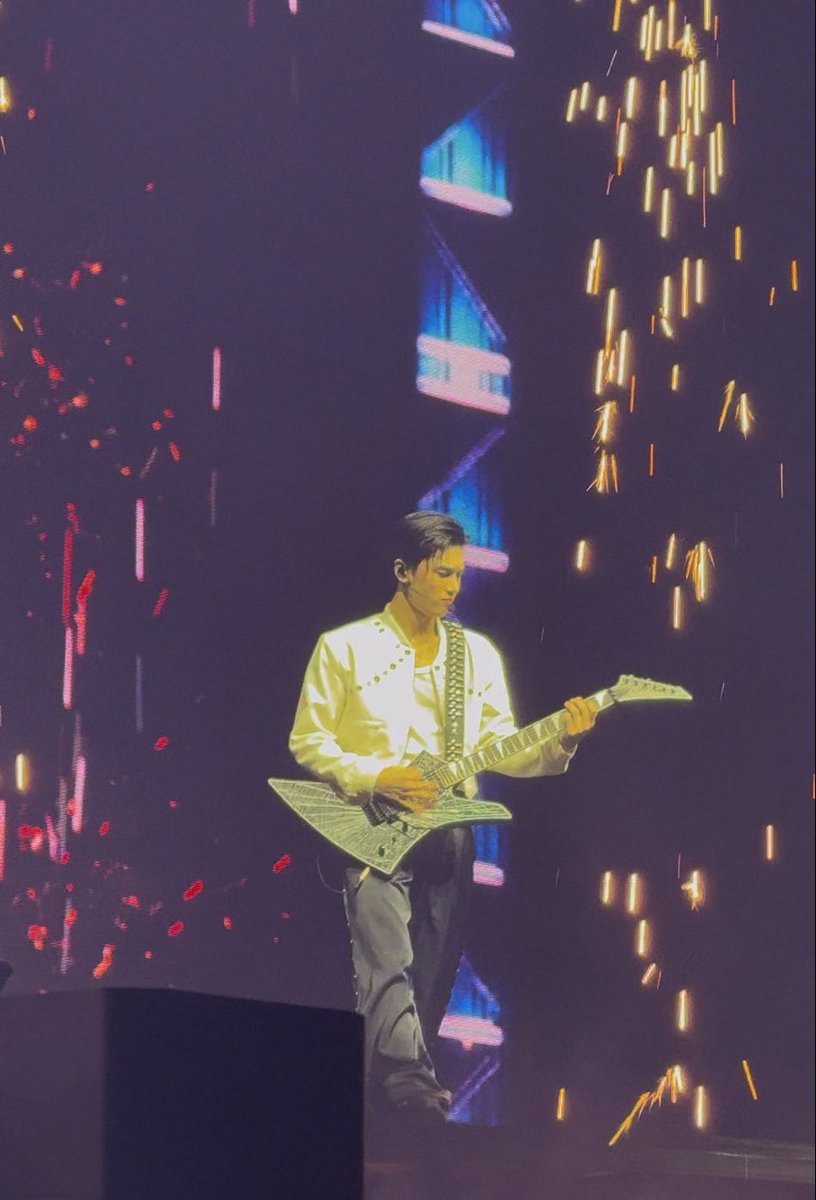 oneof_stars's tweet photo. I will always believe that you’re one who shines the brightest, Jay. I thank the universe for letting me meet you again.

Cheers to your happiness~ ilysm :) 

#WALK_THE_LINE_IN_BULACAN https://t.co/dvAAZZfUDj