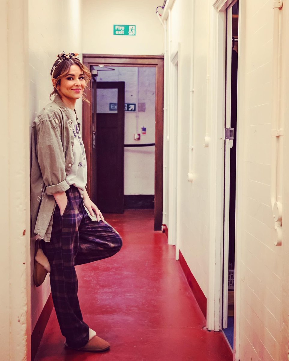 Daily Cheryl (@hourly_cheryl) on Twitter photo 