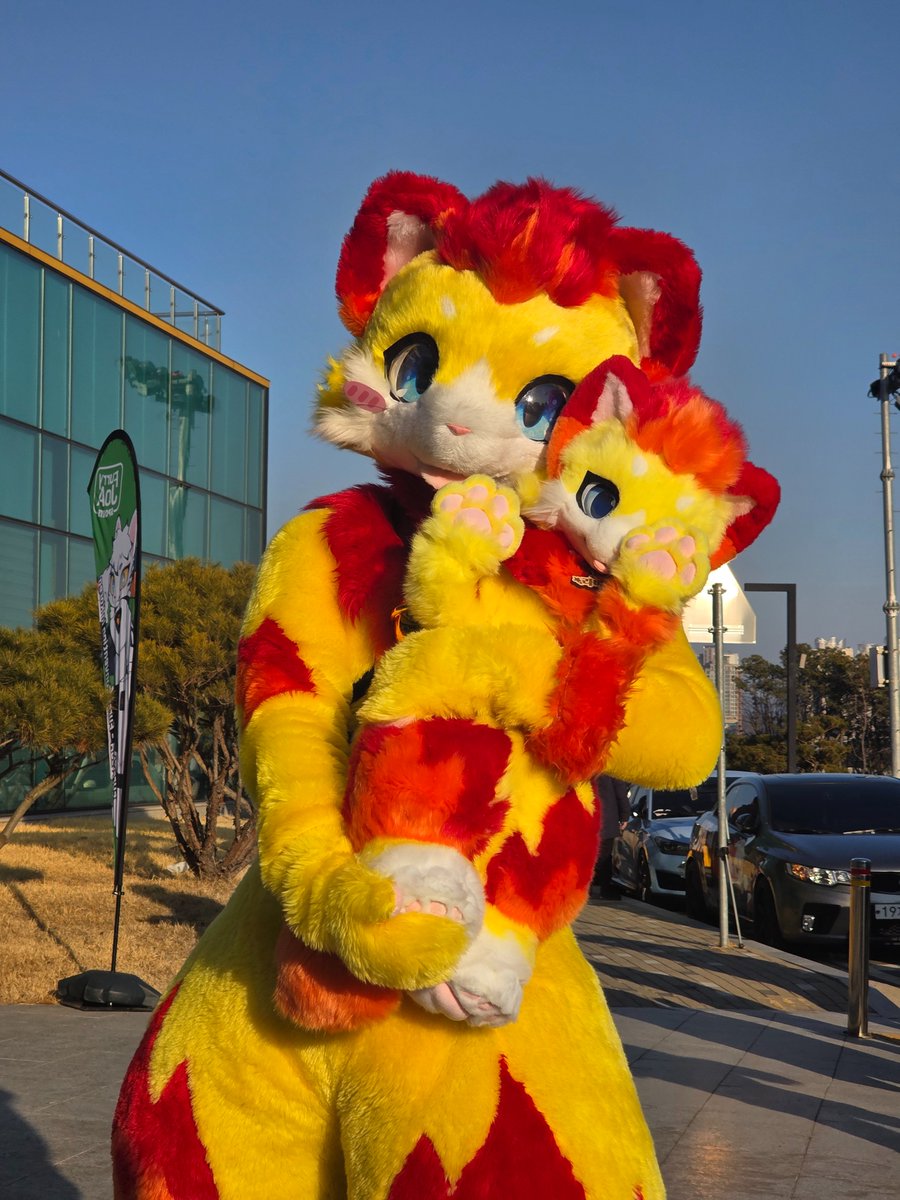 강렬한 색감의 라마님! 
쪼꼬미 포함 귀여움이 두배에용~
<a href="/Momit_L/">Momit/모밋/반동결</a> 
#퍼리조아 #퍼조 #FurryJoA2025
