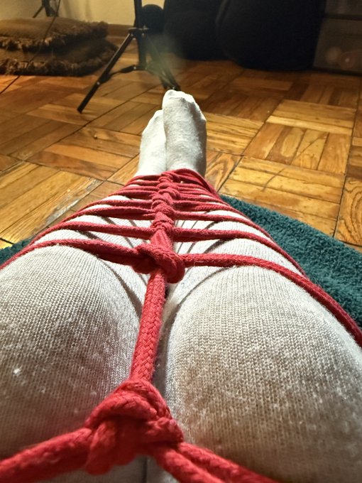 Watch 🖤 ꜱʟᴜᴛᴛʏᴄᴏʀᴘꜱᴇ 🖤's leaked NSFW photo on TwXstars