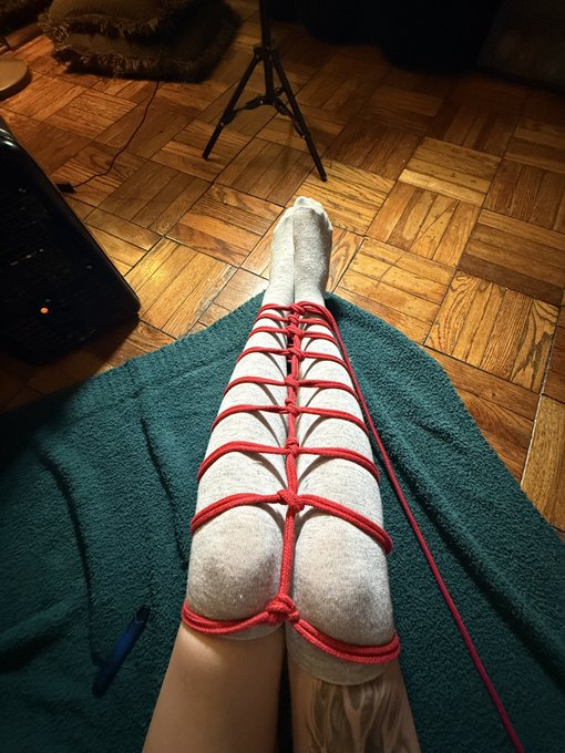 Watch 🖤 ꜱʟᴜᴛᴛʏᴄᴏʀᴘꜱᴇ 🖤's leaked NSFW photo on TwXstars