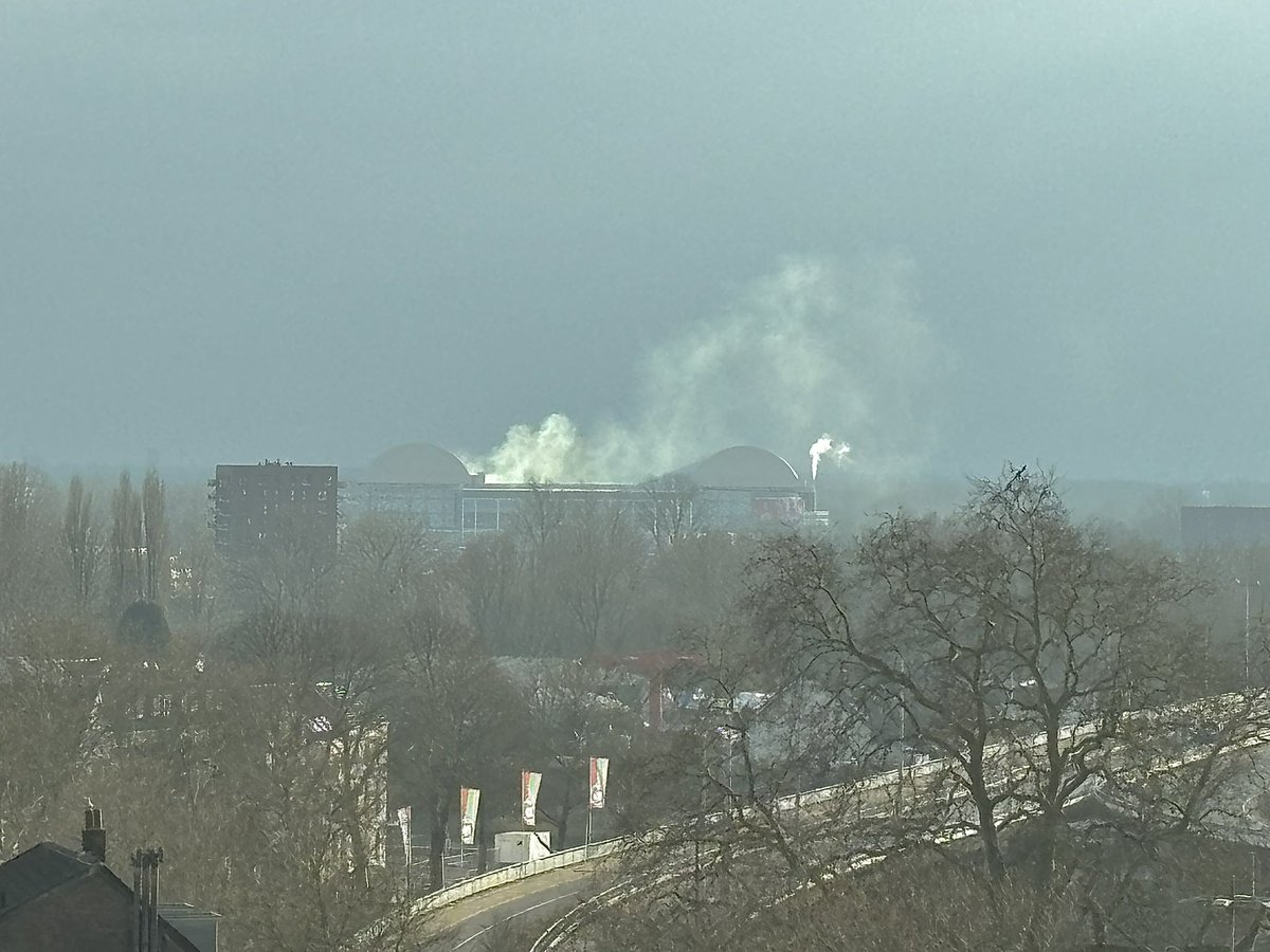 Filmpje gepakt bij Pathé Nederland. Volgens mij heeft Vitesse of MVV een pyro 😅

#vitmvv