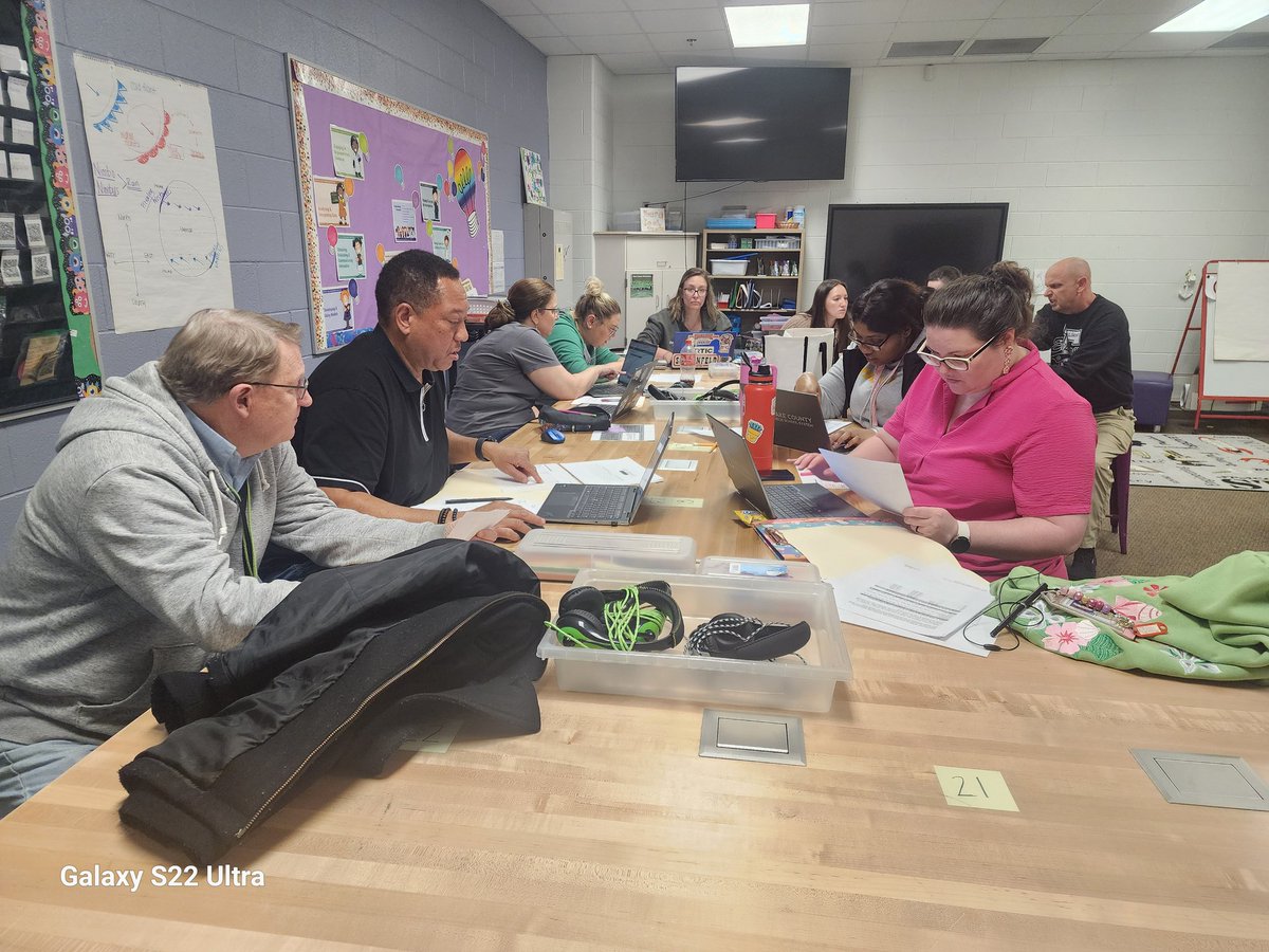 EastGarnerES's tweet photo. After team building comes PD. Amazing sessions focused on ML, Strategic Plans, and NC Check-In data.
Thanks again to @ThePrincipalFai @alwayz_in_skool @egurk08 and our amazing Explorer staff members @WCPSS @SEasternArea @JamesOverman4 https://t.co/ZNLaCZjGgK