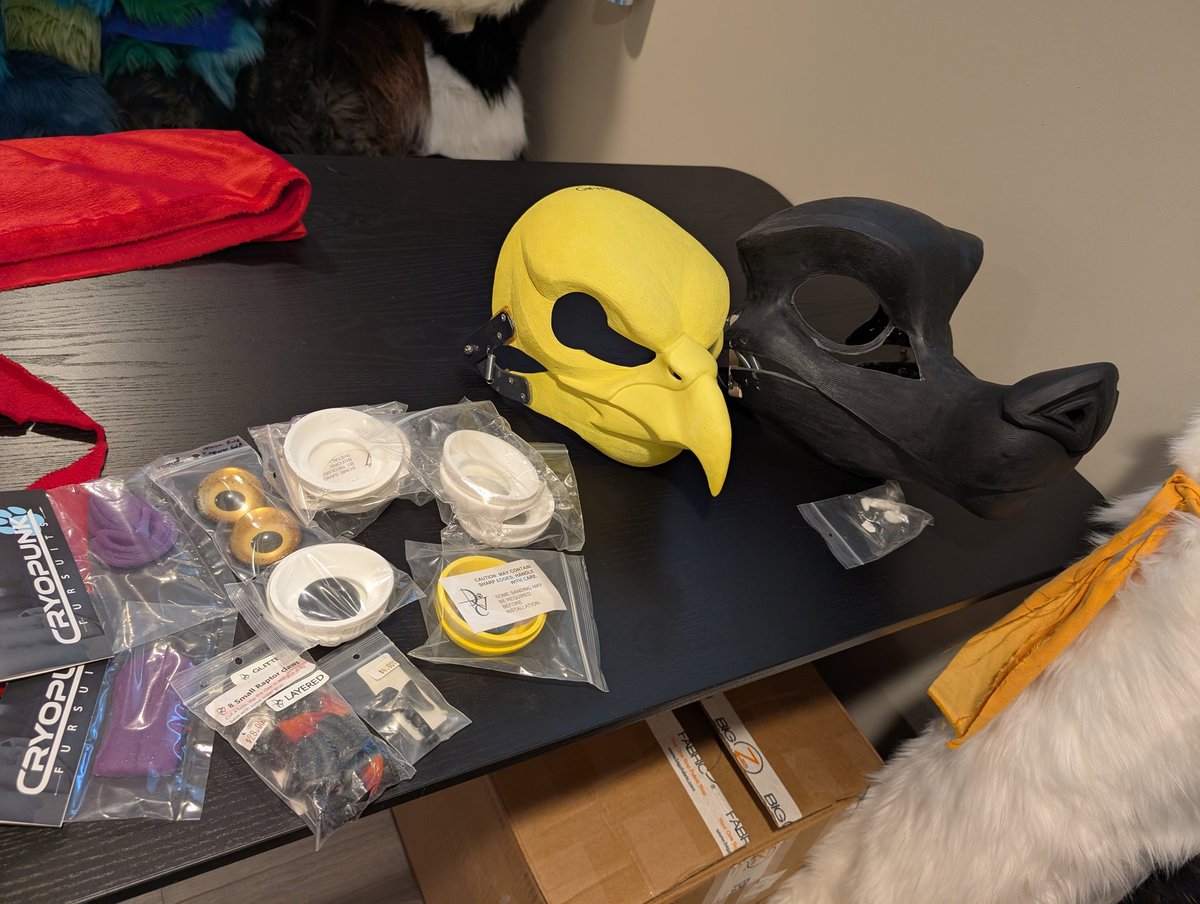 SarahcatFursuit's tweet image. Still got a whole bunch of stuff available! I'll be doing a mail run tomorrow (I forgot today is a no mail day oops 💦) 
Sharing helps me so much! Thank you everyone who's bought something 💕