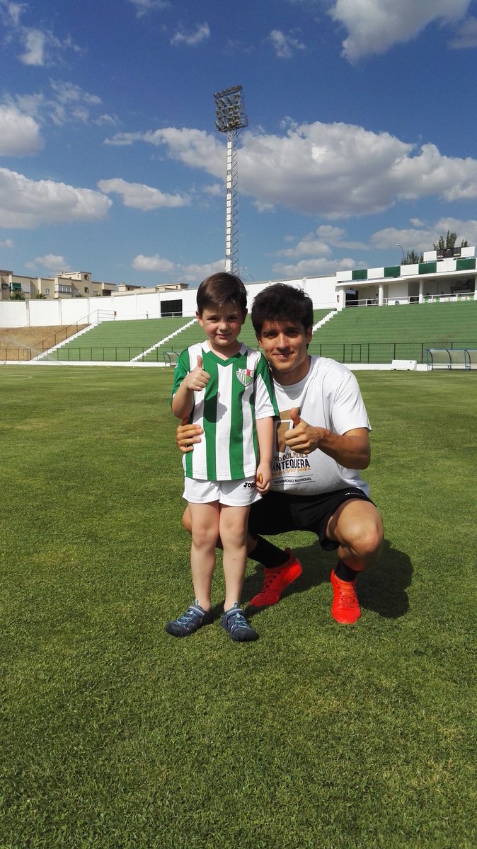 <a href="/DavidDelBarco/">FutbolModelo</a> <a href="/fer_gonzalez78/">Fernando González</a> Sabía que eras un crack, buena gente y con quien hacerle la foto a mi niño. Gracias a jugadores como tu empezó el buen gusto por el fútbol gourmet!
Aquí esta tu casa🫂