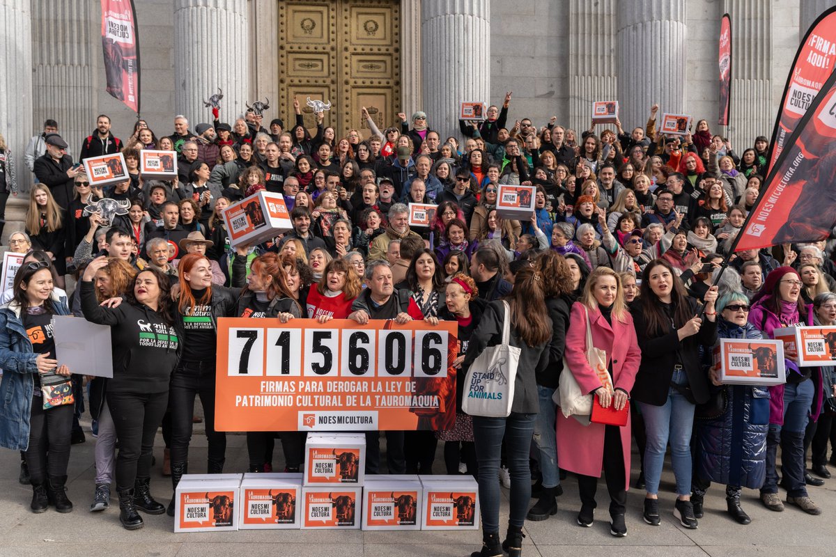🥳 ¡LO LOGRAMOS! #NoEsMiCultura llegará al Congreso.

❤️ Gracias a las 715.606 personas que han apoyado esta iniciativa con su firma.

❤️ Y a las más de 2.000 personas que se han involucrado en la recogida de firmas en todo el país.