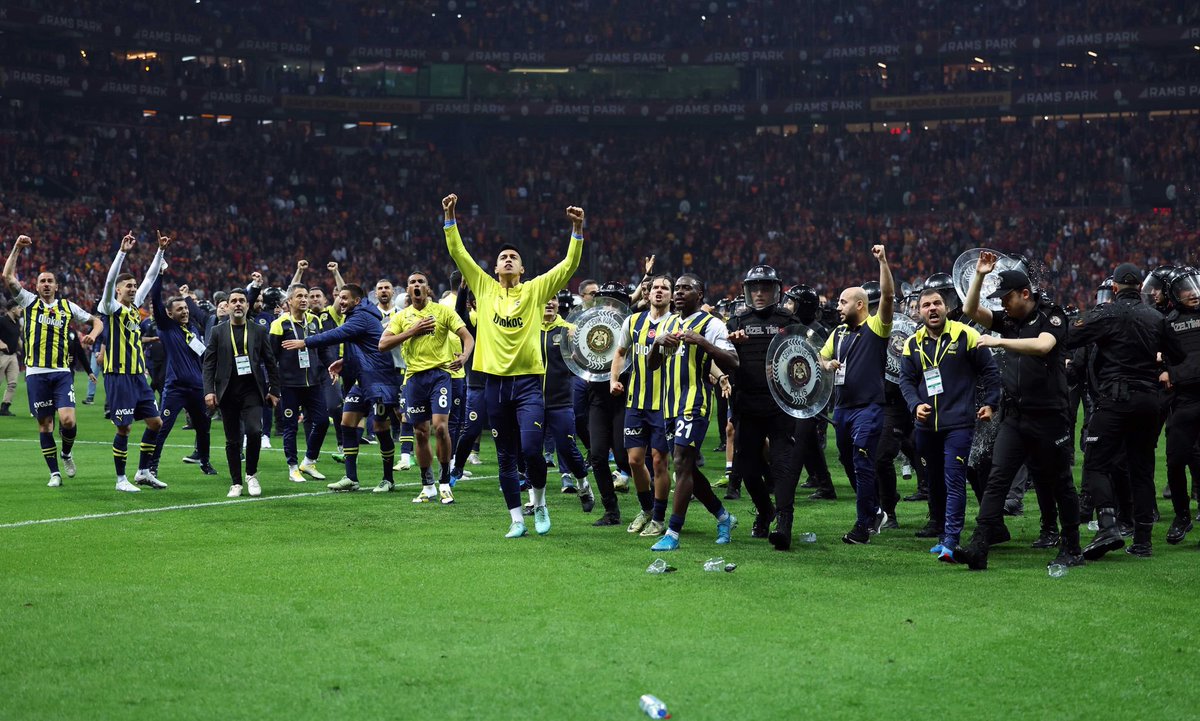 gencfborg's tweet photo. Nasıl geldiğimizi en iyi siz bilirsiniz.

BU DEFA 10 KİŞİYLE Mİ GELELİM, 11 Mİ? 🤔 https://t.co/vMBhgTDej0