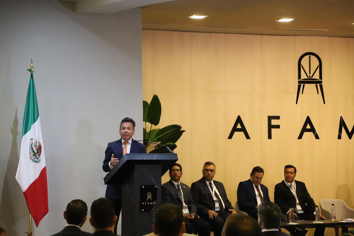 cuci_oficial's tweet photo. Hoy se llevó a cabo la inauguración de la edición 55 de la Expo Mueblera @afamoficial, una de las principales impulsoras de la economía en nuestra región. 
@daisyangel21 @PabloLemusN

#CUCiénega #Evoluciona https://t.co/PIqobi4bGZ