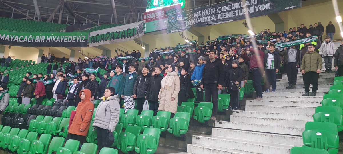 Valiliğimiz himayesinde sürdürdüğümüz #SporSakarya projesi #NehrinÇocuklarıTakımıylaKenetleniyor etkinliği kapsamında öğrencilerimiz ve öğretmenlerimiz; <a href="/Sakaryaspor/">Sakaryaspor</a>'umuzu Ankaragücüspor karşısında desteklemek için tribündeydi.

<a href="/tcmeb/">Millî Eğitim Bakanlığı</a>
<a href="/Yusuf__Tekin/">Yusuf Tekin</a>
<a href="/dogan_rahmi/">Rahmi Doğan</a>