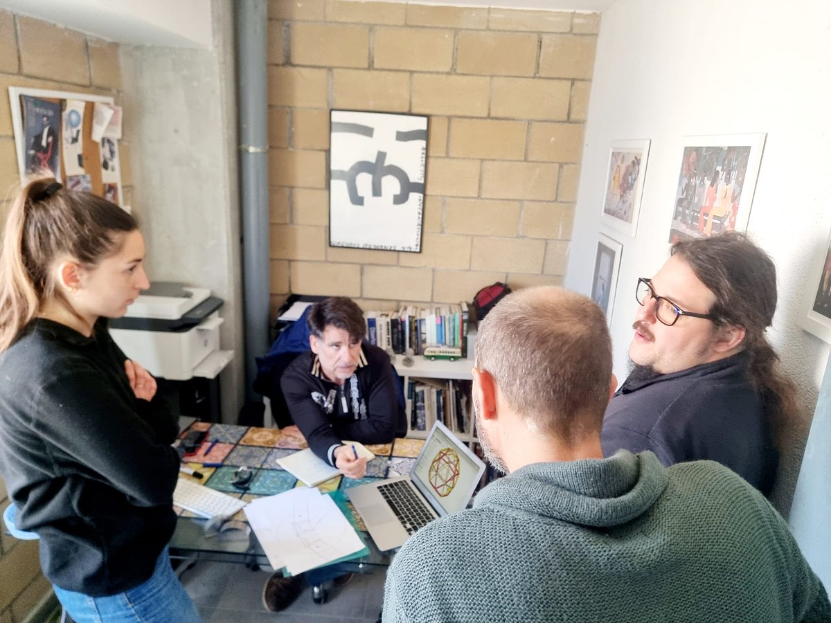 Bona reunió de disseny al nostre projecte E_GREENSOCIALDESIGN. Estem preparant un domo per la Biennal Arquitectura! Amb Tomàs Feres, Daniel Cruz, Xènia Montagut i Andrés Roccatagliatta. <a href="/UDivulga/">UDivulga</a> <a href="/uvic_ucc/">UVic-UCC</a> <a href="/UVic_CESS/">UVic_CESS</a> <a href="/UVic_FCSB/">Facultat de Ciències de la Salut i el Benestar</a>