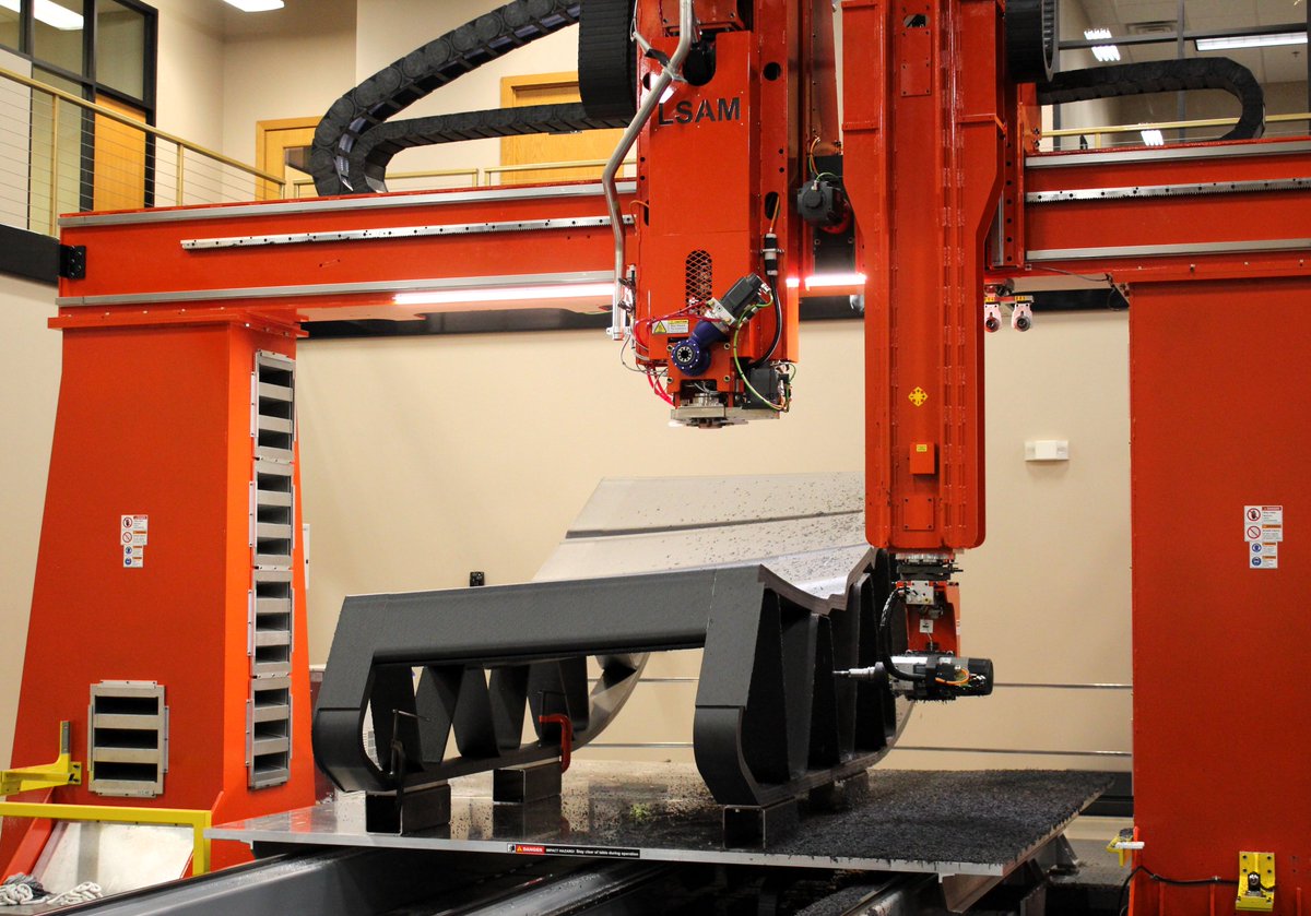 thermwood's tweet image. ⏪5 years ago, Thermwood 3D printed/trimmed multiple sections of a 51-foot yacht hull mold on an LSAM MT 1010. Large-scale additive manufacturing is possible even on a smaller system.
The completed section is shown next to a huge LSAM 1040.
Details: bit.ly/4hDaWiL
#LFAM