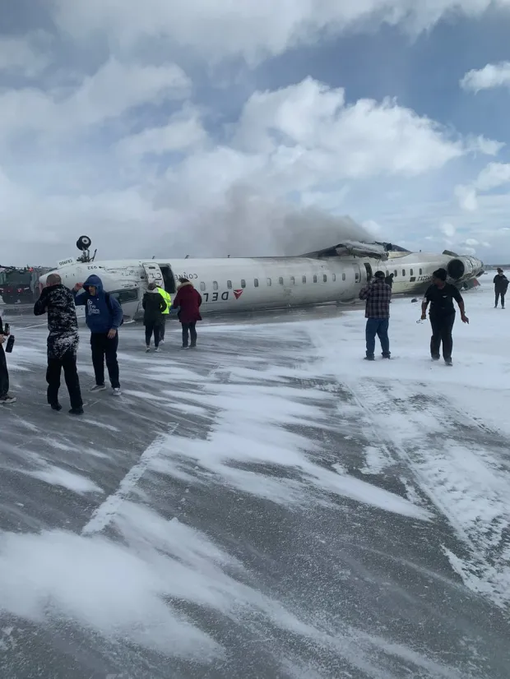 brianlilley's tweet photo. Horrifying. 
Plane from Minneapolis to Toronto upside down on the runway.
The word from the airport is, “All passengers and crew are accounted for.”
Praying that means they are okay. 

 https://t.co/nqhTpz4ZyG