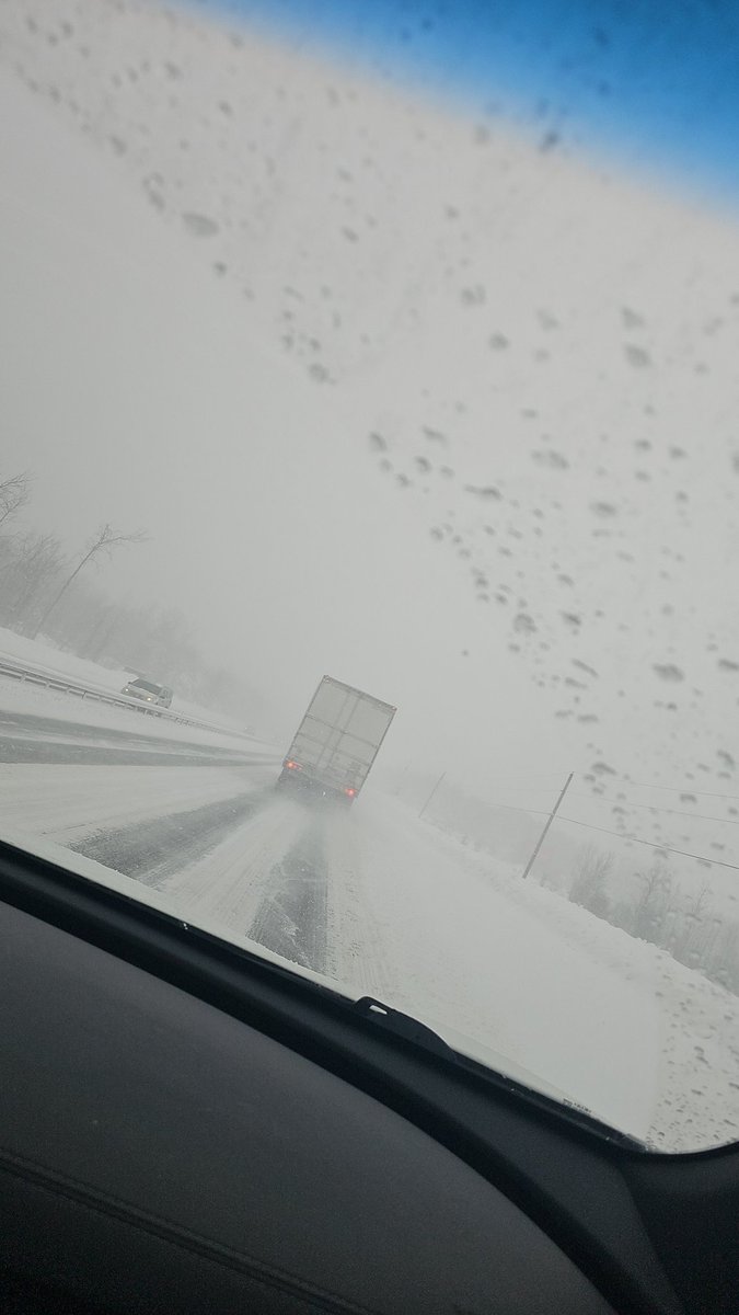 AstroNattie's tweet photo. @weathernetwork Orrilia and barrie highways right now https://t.co/Pf56WYgZjW