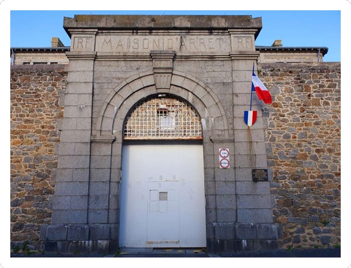 procStBrieuc's tweet photo. Merci à la cheffe d'établissement Mme Domingo pour cette visite de la maison d'arrêt de St Brieuc, qui nous a permis d'aborder les grands sujets : prévention de la récidive/réinsertion, conditions de détention et de travail des agents, surpopulation carcérale, sécurité... https://t.co/Eyx0gWYZd7