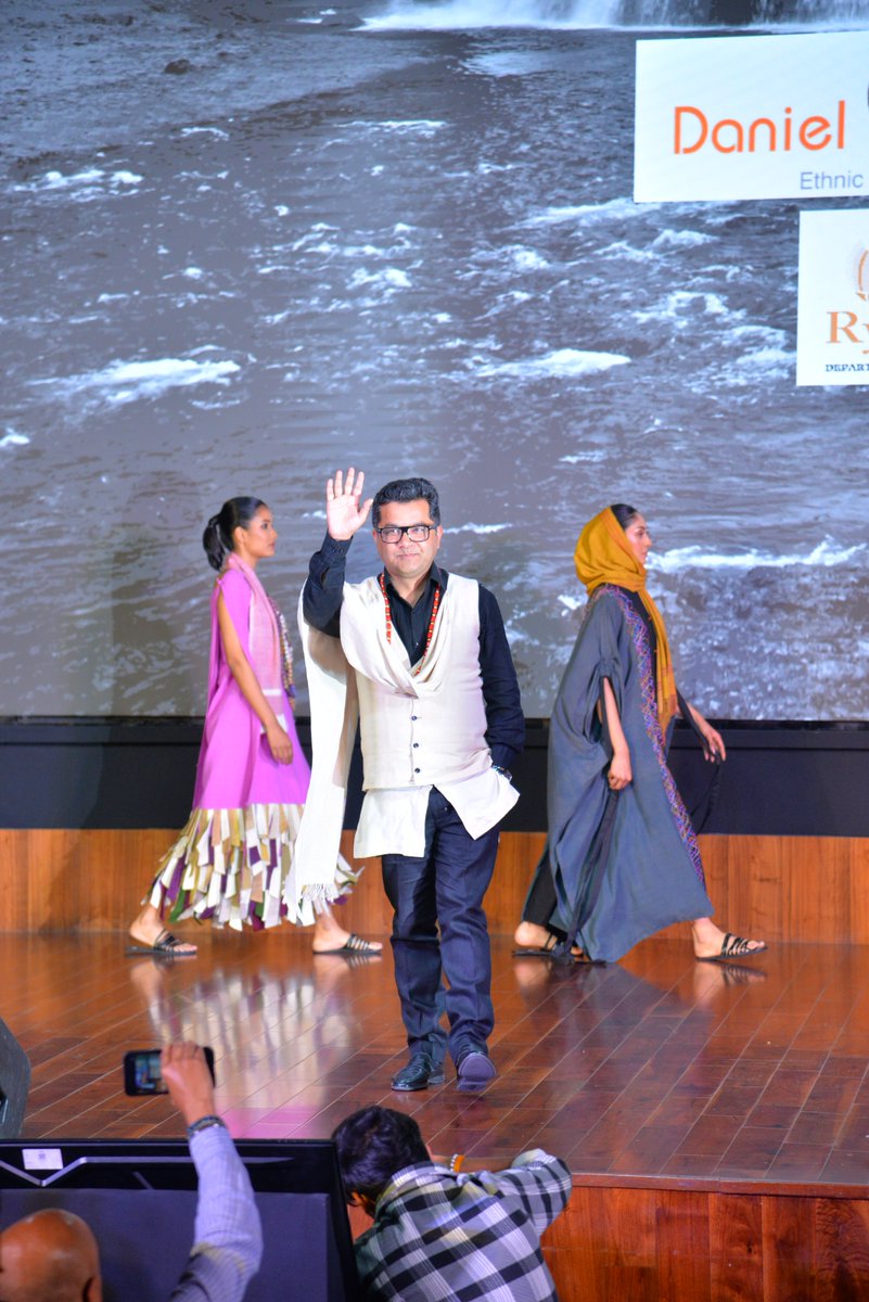 CITI and Aalekh Foundation organised an mesmerizing fashion show that unfolded today at Bharat Mandapam, New Delhi, celebrating India's timeless textile legacy and masterful craftsmanship.