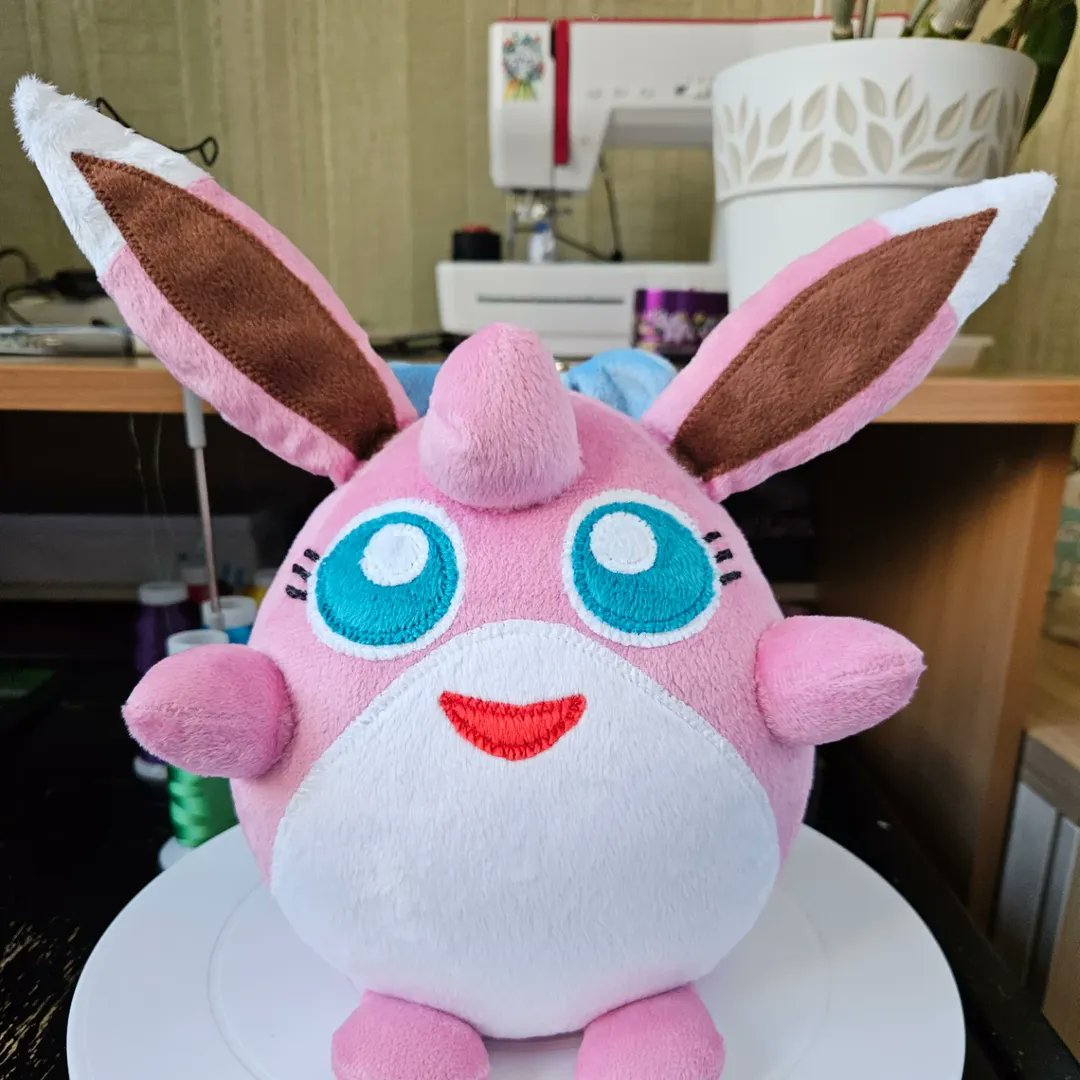 custom_plush's tweet image. Soft, pink, and ready to sing you to sleep! ✨💖 Wigglytuff is the perfect cuddle buddy—who else needs one? 🎤💕
.
customplush.myshopify.com
.
#Wigglytuff #PokemonPlush #wigglytuffpokemon #wigglytuffplush #wigglytufffanart #wigglytufftoy #pokemoncommission #custompokemonplush