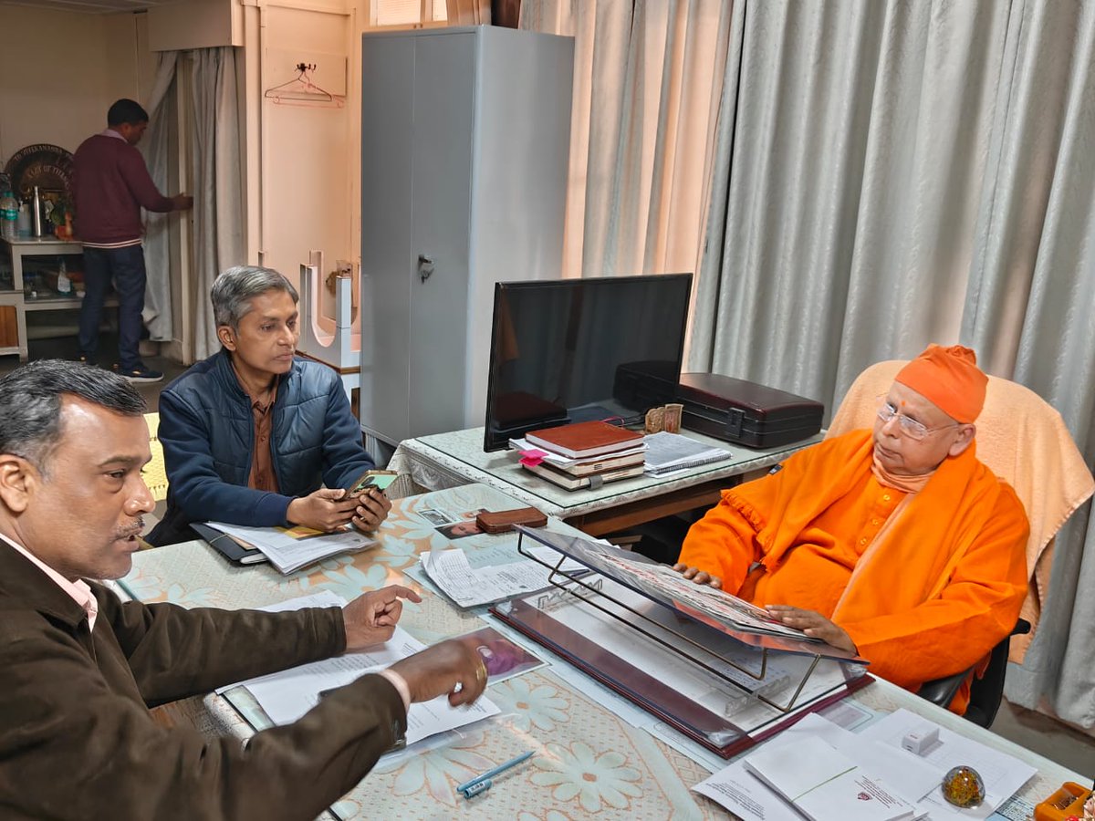 THAKUR SHREESH SINGH (वरिष्ठ पत्रकार) (@singhshreesh) on Twitter photo Vivekanand institute of medical Science और Ram Krishna mission Sevashram के सचिव श्री स्वामी मुक्तिनाथनंद जी से उनके कार्यालय में शिष्टाचार भेंट किया। <a href="/Babitasingh_/">Dr. Babita Singh</a> <a href="/myogioffice/">Yogi Adityanath Office</a> <a href="/anandibenpatel/">Anandiben Patel</a> <a href="/PMOIndia/">PMO India</a> <a href="/dpriyankamaurya/">Dr. Priyanka Maurya</a> <a href="/AmitShah/">Amit Shah</a> Vivekanand institute of medical Science और Ram Krishna mission Sevashram के सचिव श्री स्वामी मुक्तिनाथनंद जी से उनके कार्यालय में शिष्टाचार भेंट किया। <a href="/Babitasingh_/">Dr. Babita Singh</a> <a href="/myogioffice/">Yogi Adityanath Office</a> <a href="/anandibenpatel/">Anandiben Patel</a> <a href="/PMOIndia/">PMO India</a> <a href="/dpriyankamaurya/">Dr. Priyanka Maurya</a> <a href="/AmitShah/">Amit Shah</a>