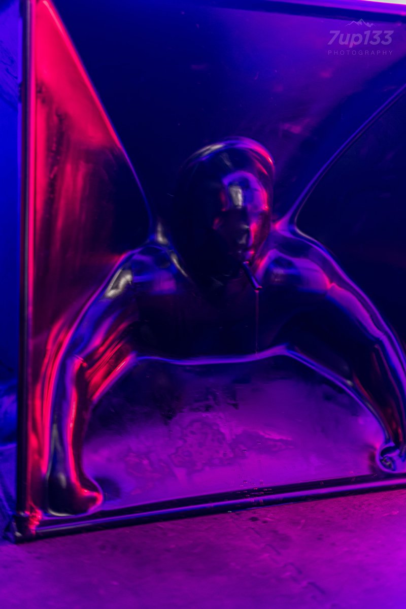 今天跟爸爸<a href="/U367_CD/">U367</a> 玩真空柜和菊池家新买的大JB，被禁锢在里面不能动，呼吸都是爸爸在控制，狗屌一直在流水。菊池家的玩具真的太舒服了，插在后面，在真空柜里又排不出去，又大又软，里面外面都是满满的包裹感，以后就认准菊池家了<a href="/kikuchi16836894/">菊池俱乐部【官方】</a> 有没有小狗过来给哥哥插一下啊？