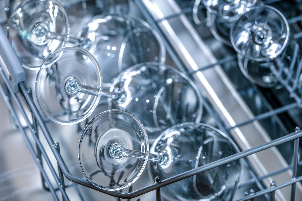 Droogt je afwasmachine onvoldoende? Probeer deze 5 tips!: Komt je vaat nat uit de afwasmachine? 🌊 We geven je 5 eenvoudige tips om het droogproces te verbeteren! ✅ immovlan.be/nl/article/697…
