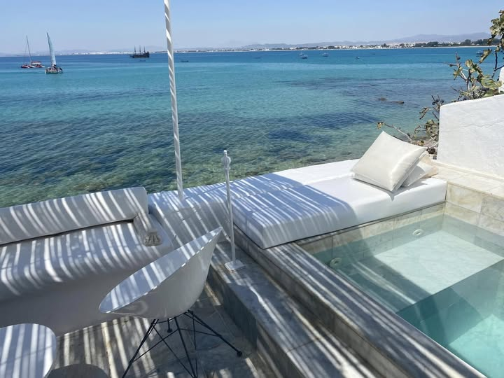 TunisiaOn's tweet photo. Situato a Hammamet, a 100 metri dalla Medina e a 7,1 km da Yasmine, il Dar El Bhar è una splendida sistemazione indipendente con ristorante e piscina all'aperto. Affacciata sul mare. #DarElBhar #Hammamet #HammametMedina #CristalWater #WhiteSand #Tunisia #Tunisie #Summer2025 https://t.co/uhL0lPkUDZ