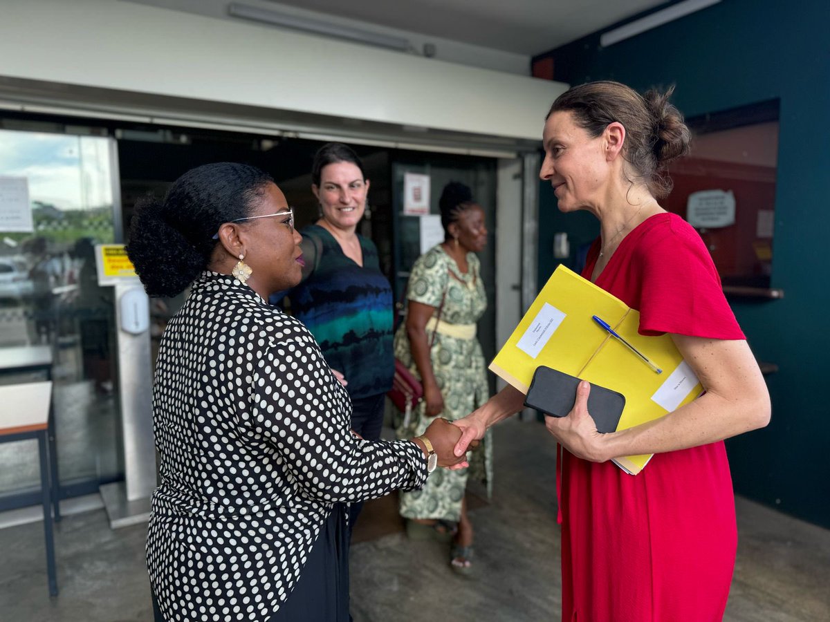 lecocqcharlotte's tweet photo. Je me suis rendue à la MDPH de Mayotte, confrontée à des défis importants, avec 1 715 dossiers en attente et plusieurs postes vacants. 

Aux côtés de Ben Issa Ousseni, Président du @CDep976, de Daniel Fermon, Secrétaire Général de la @Prefet976 et de Sergio Albarello, Directeur Général de @arsdemayotte, nous avons identifié des solutions concrètes pour améliorer la situation :

🔹Recrutement en cours pour pourvoir les postes vacants et accélérer l’évaluation des dossiers. 
🔹 Coopération renforcée avec les MDPH en métropole pour réduire les délais de traitement. 
🔹 Accompagnement de l’État pour garantir un meilleur accès aux droits et améliorer le service.

Tout est mis en œuvre pour accélérer le traitement des dossiers et améliorer la prise en charge des personnes concernées.