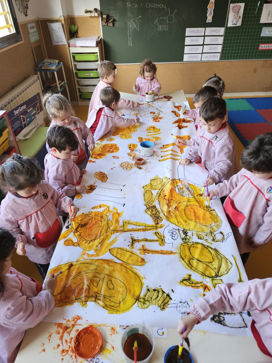 ElValle_II's tweet photo. 🎨🖌️ Nuestros alumnos recrean el arte rupestre utilizando café, pimentón y colorante.

¡Explorando la creatividad como en la prehistoria! 🏺✨ 

#ArteRupestre #AprenderCreando https://t.co/fuARbzTPS0