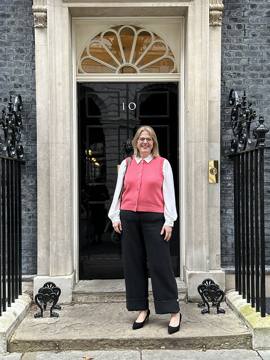 Congratulations to Sarah Knight (LX/JR 1991-96), who has just won a UK Women in Innovation Award and attended a reception at 10 Downing Street, hosted by the Prime Minister!

Read more on our website: kings-association.co.uk/news/oks-kings…